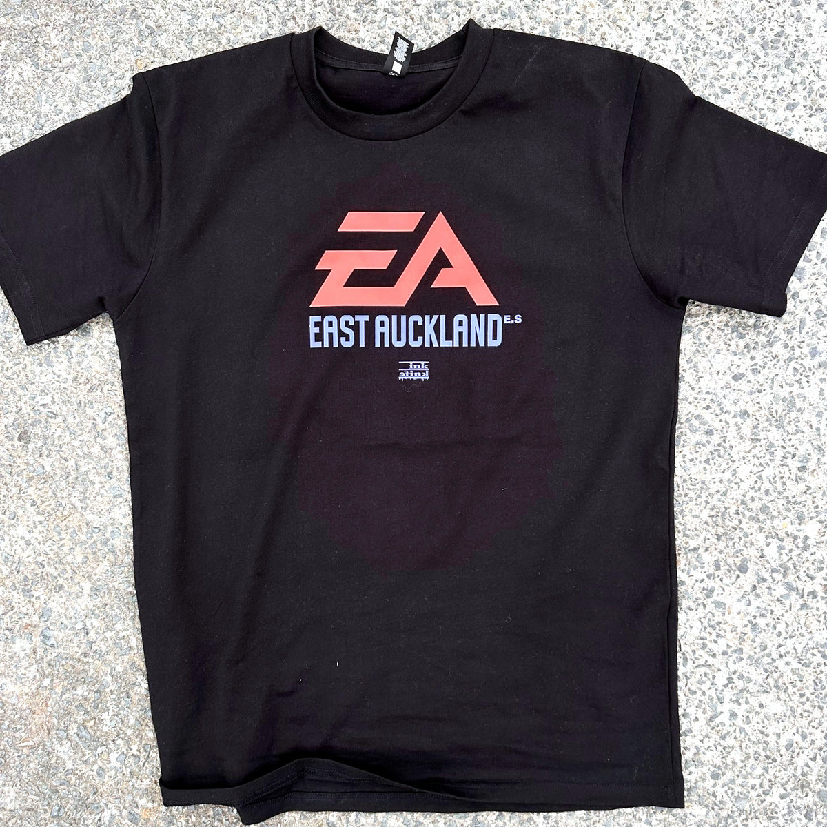 E.a black tee