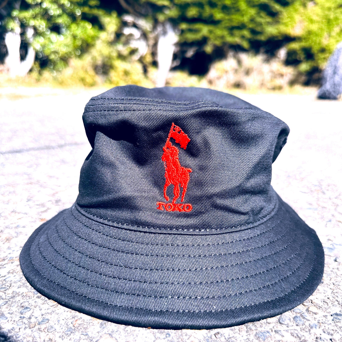 Black toko bucket