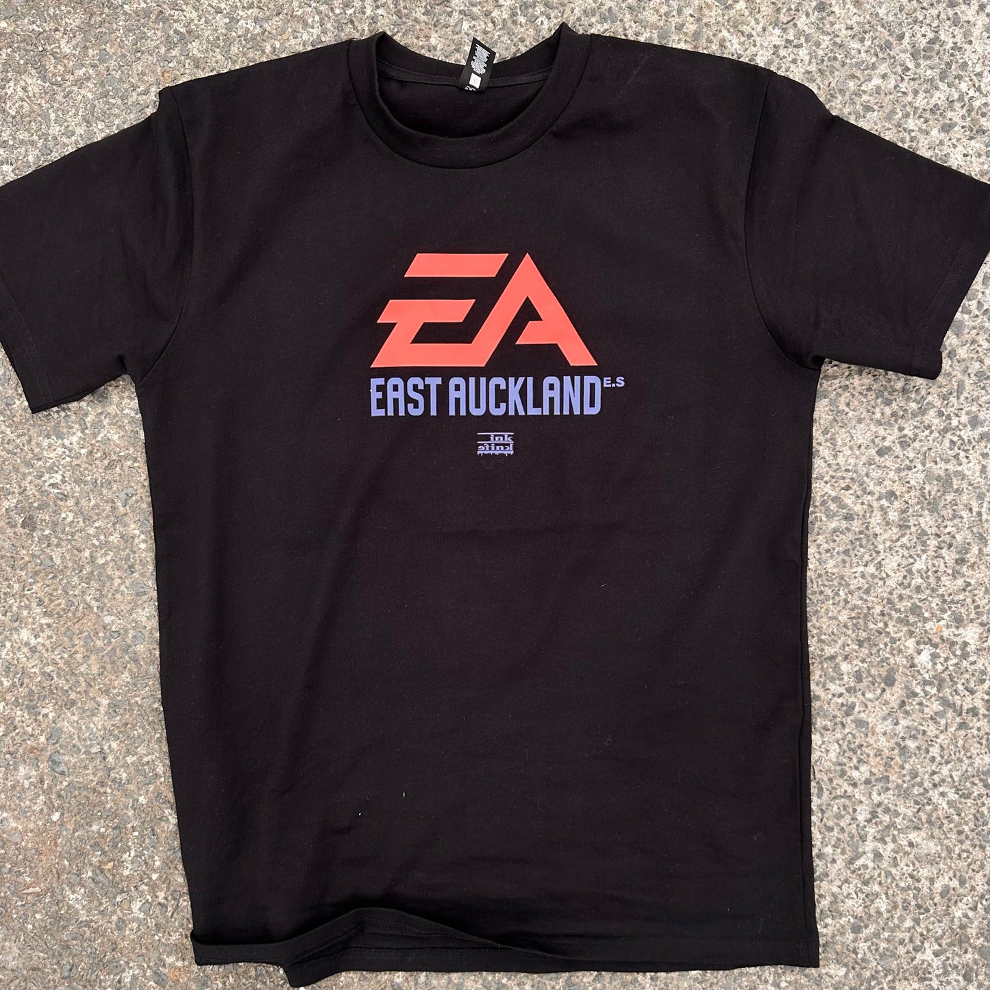 E.A black tee
